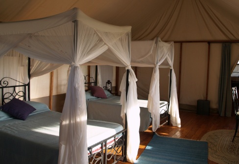 Four_Seasons_Safari_Lodge_Serengeti,_Tanzania.jpg