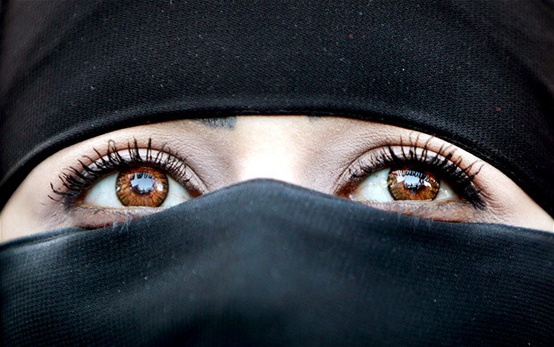 Muslim%20Woman%20attacked%20in%20UK%20for%20wearing%20hijab%20(head%20scarf).jpg