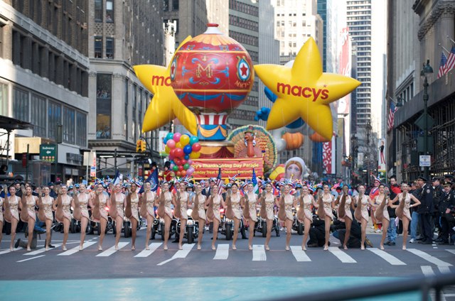Thanksgiving%20Day%20Parade_02.jpg