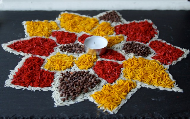 Latest%20Rice%20Rangoli%20Designs_01.JPG