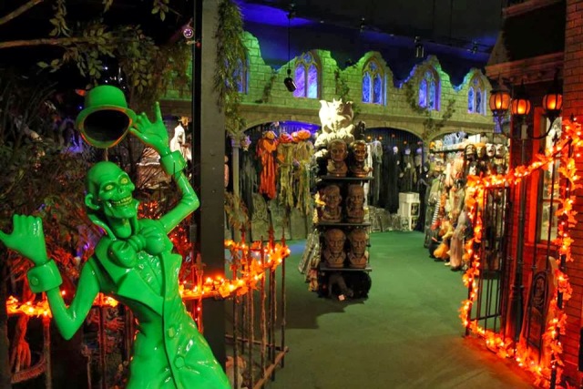Halloween%202014%20Decorations_01.jpg