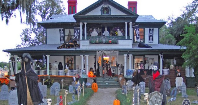 Halloween%202014%20Decorations_03.jpg