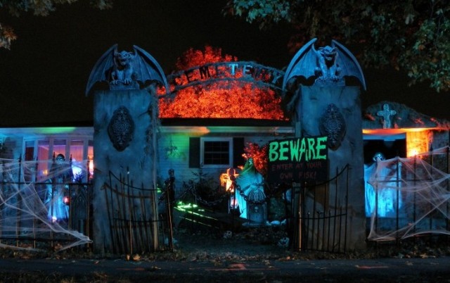 Halloween%202014%20Decorations_04.jpg