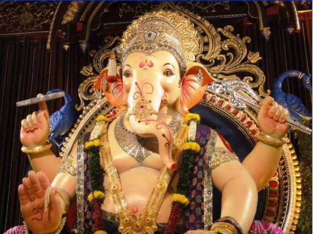 Ganesh%20visarjan%20-%20Khetwadi%20Ganraj%2012th%20Lane_01.jpg