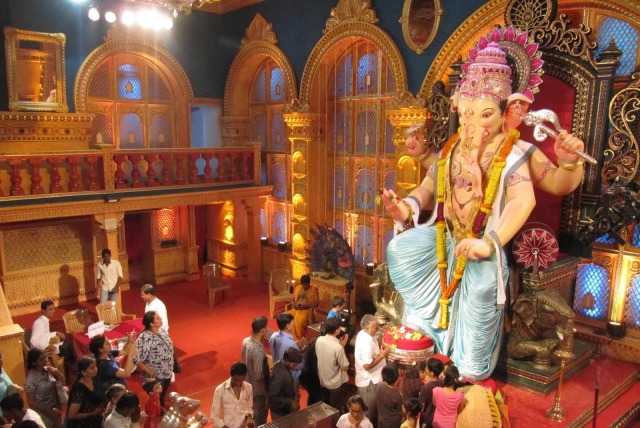 Ganesh%20visarjan%20-%20Khetwadi%20Ganraj%2012th%20Lane_02.jpg
