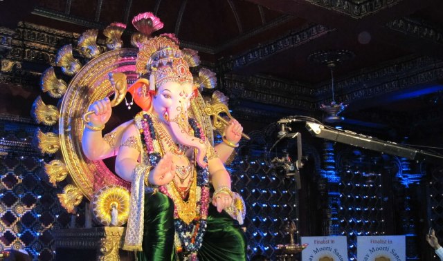 Ganesh%20visarjan%20-%20Khetwadi%20Ganraj%2012th%20Lane_04.jpg