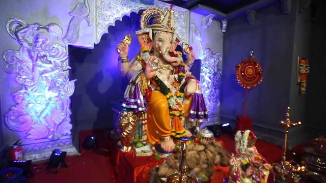 Ganpati%20visarjan%20-%20Andhericha%20Raja_01.jpg