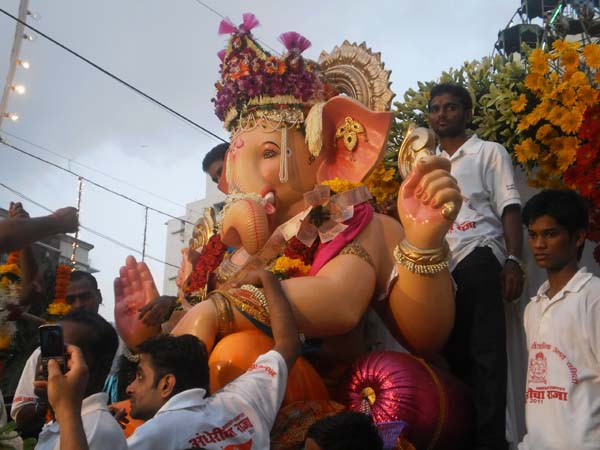 Ganpati%20visarjan%20-%20Andhericha%20Raja_04.jpg