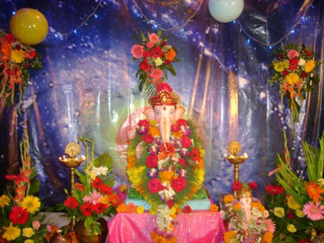 Ganesh%20Chaturthi%20Flower%20Decoration_04.jpg