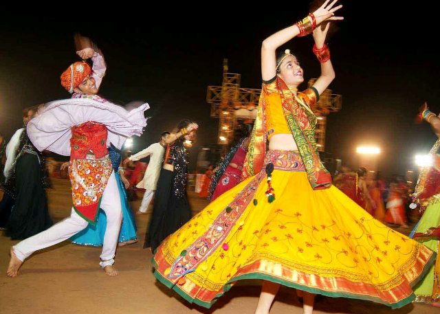 Navratri%20Raas%20Garba_01.jpg