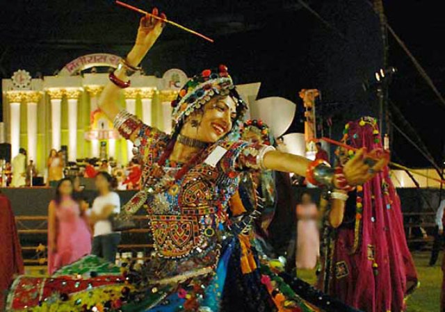 Navratri%20Raas%20Garba_05.jpg