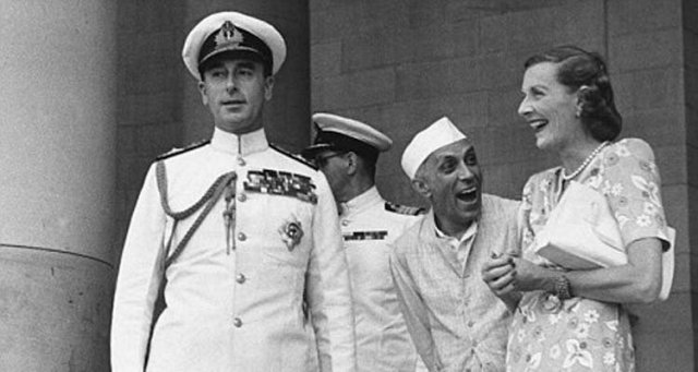 Jawaharlal%20Nehru%20with%20Edwina%20Mountbatten.jpg