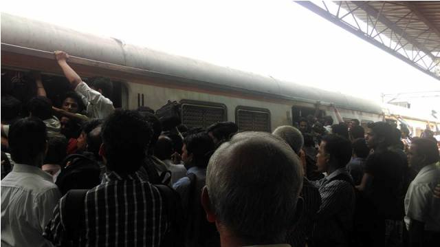 mumbai%20derail.jpg