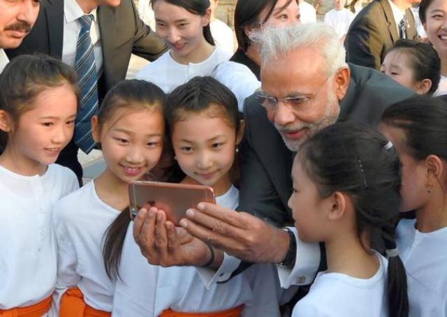 MODI_CHILDREN_SELFIE.jpg