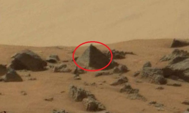 Pyramid%20on%20mars.jpg