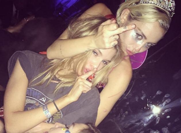 miley-cyrus%20and%20Stella.jpg