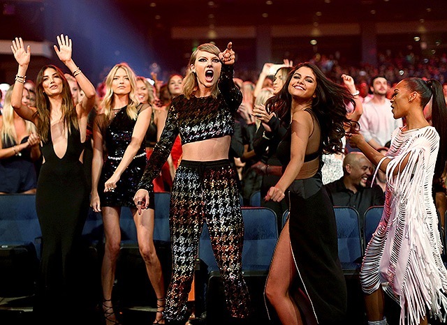 taylor-swift-squad-dancing-lg.jpg