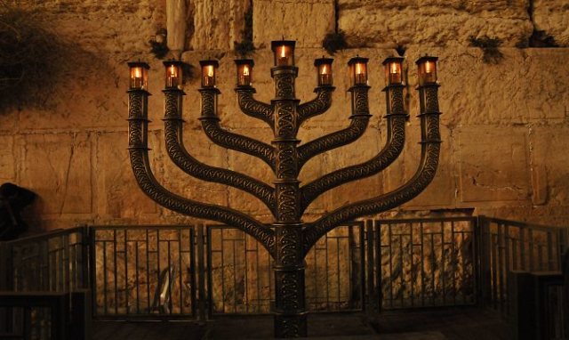 Happy%20Hanukkah_03.jpg